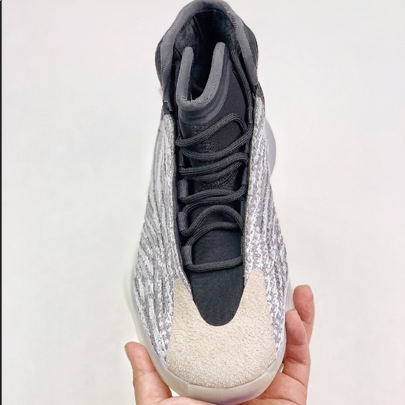 yeezy 700 basketball